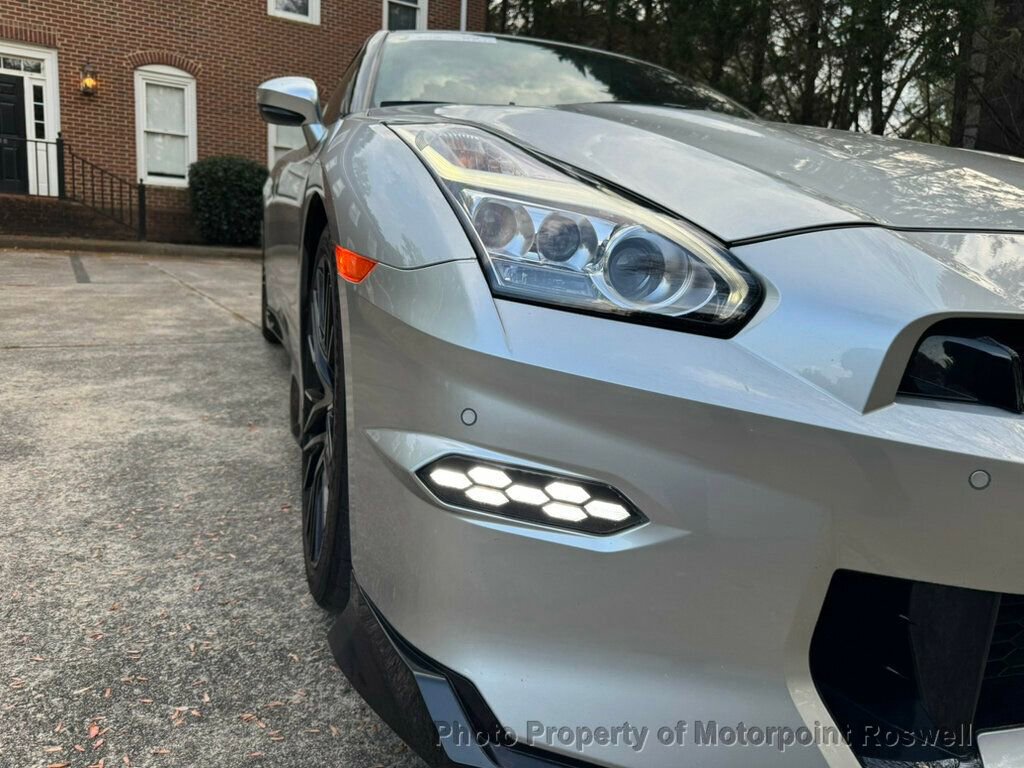 Used 2024 Nissan GT-R Premium w/ Premium Interior Package image 13