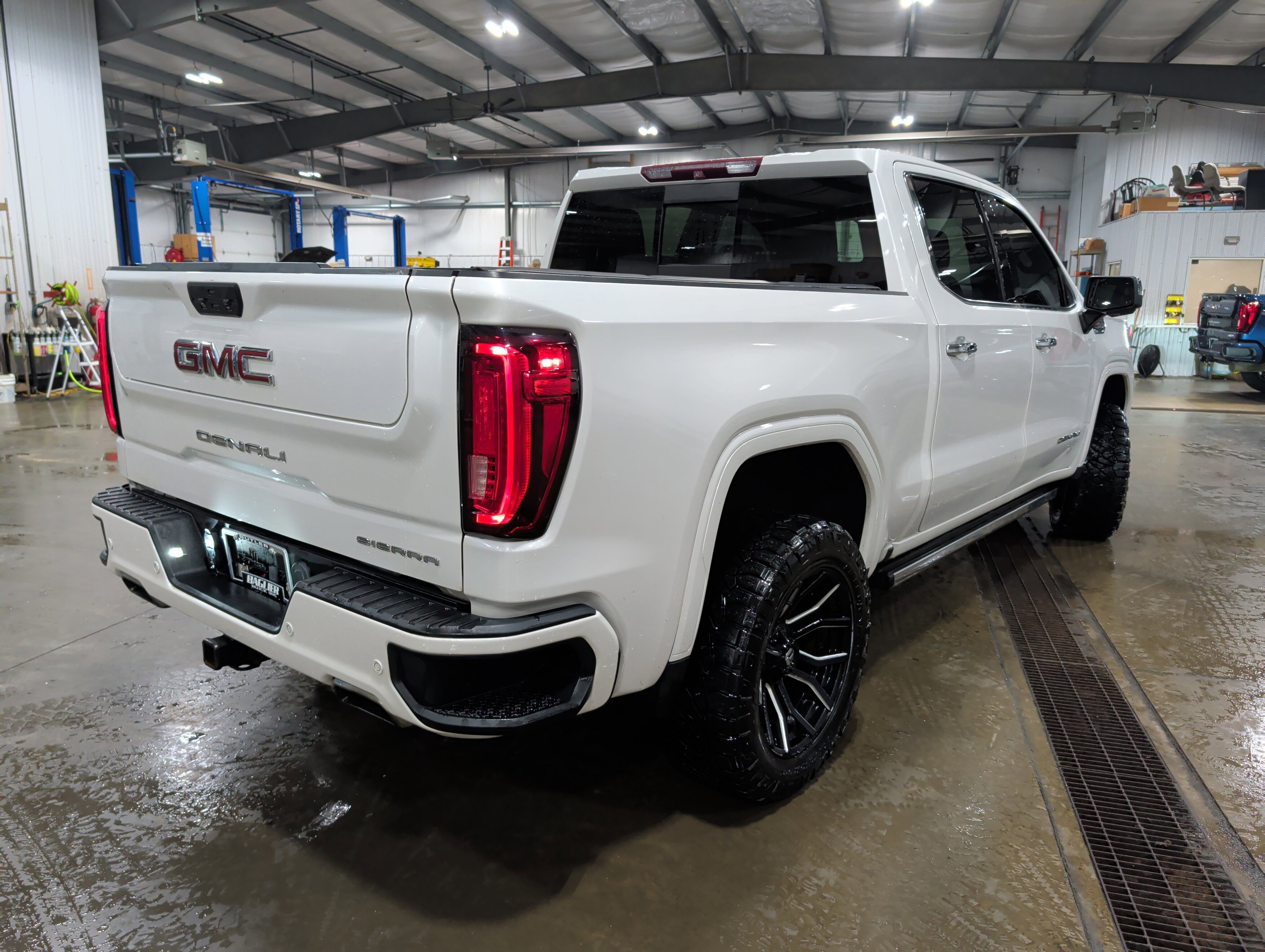 Used 2019 GMC Sierra 1500 Denali w/ Denali Ultimate Package image 3