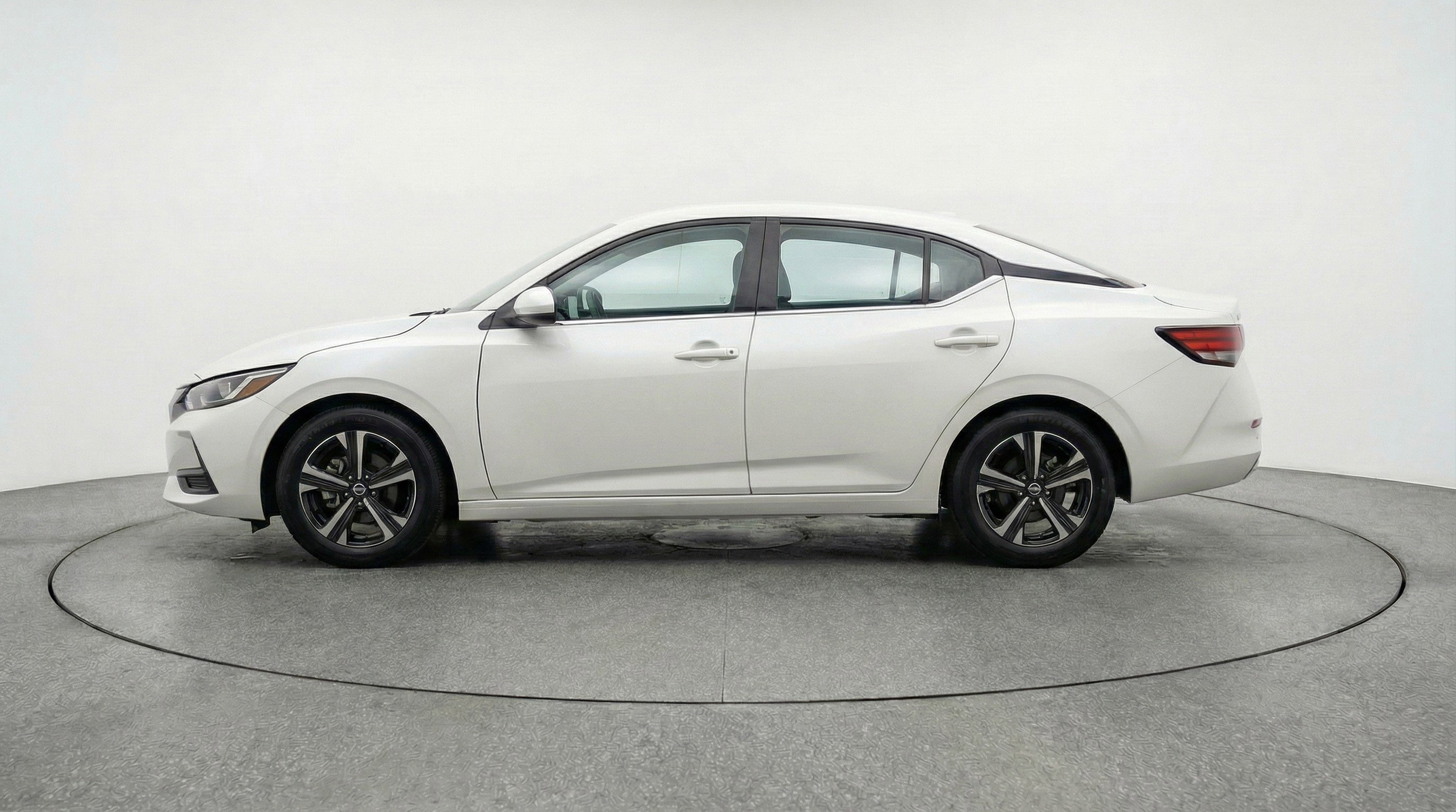 Used 2025 Nissan Sentra SV FWD image 5