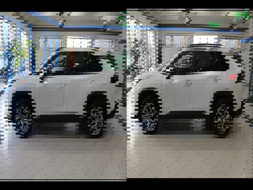 Used 2023 Toyota RAV4 XLE Premium image 8