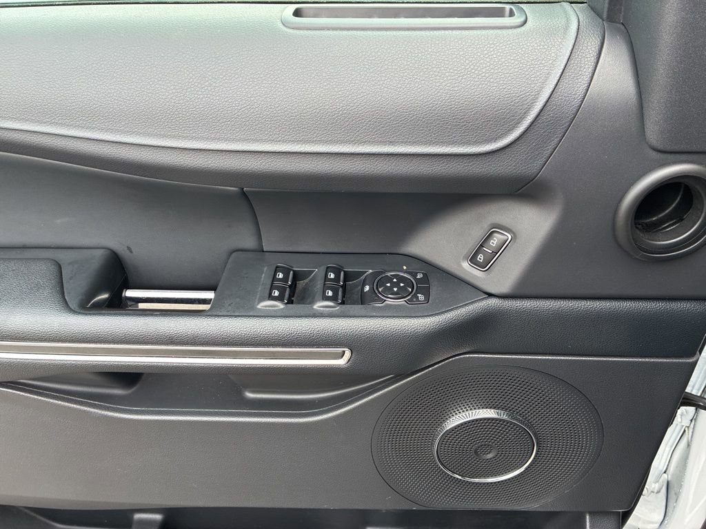 Used 2023 Ford Expedition XLT image 25