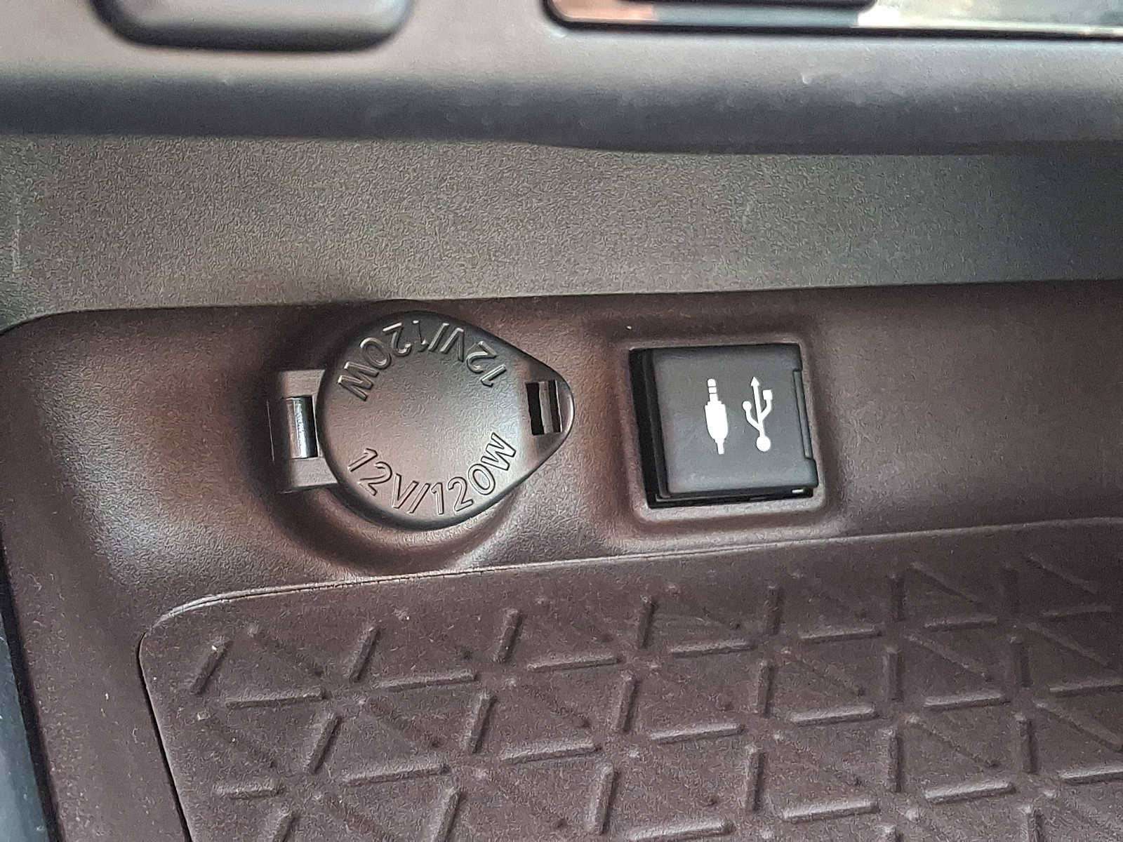 Used 2019 Toyota RAV4 Limited w/ Carpet Mat Package AWD/4WD image 21