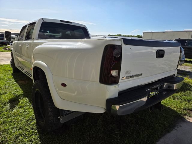 Used 2006 Chevrolet Silverado 3500 LT w/ Onstar Plus Package AWD/4WD image 4