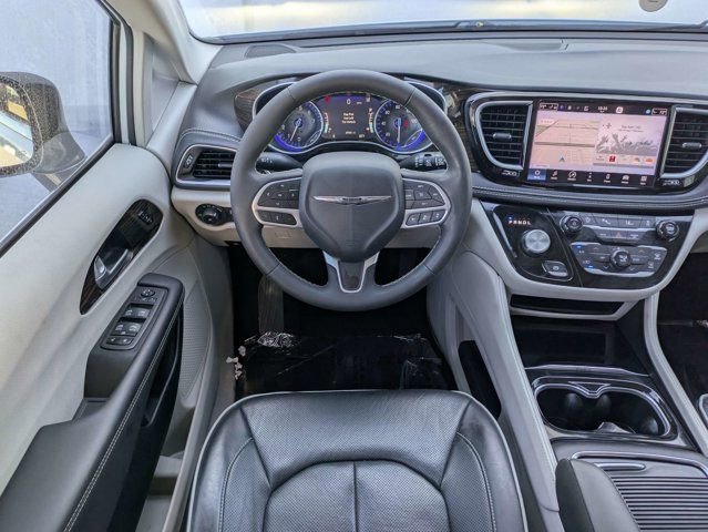 Used 2023 Chrysler Pacifica Limited FWD image 19