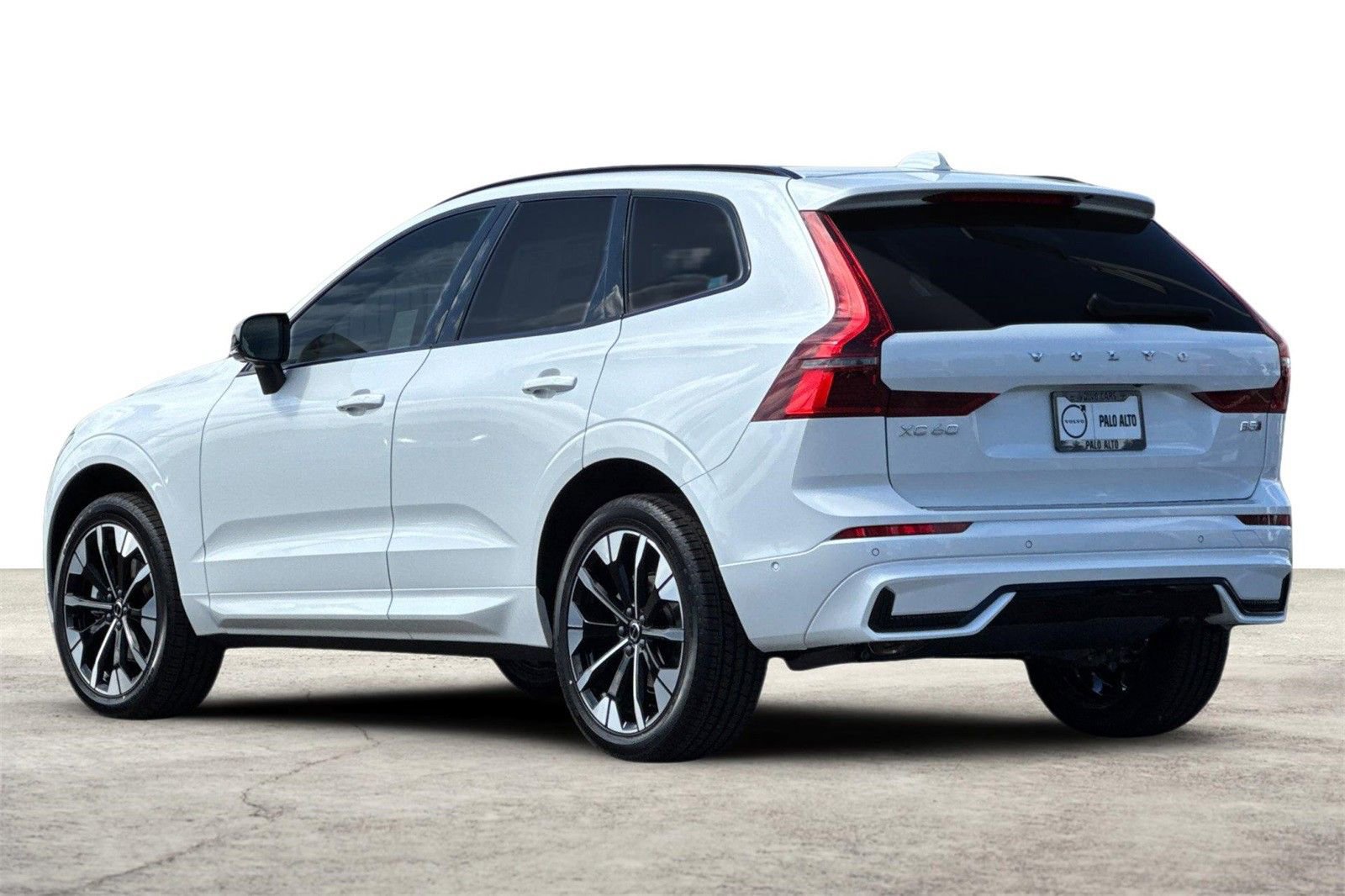 Used 2026 Volvo XC60 B5 Plus w/ Protection Package Premier image 6
