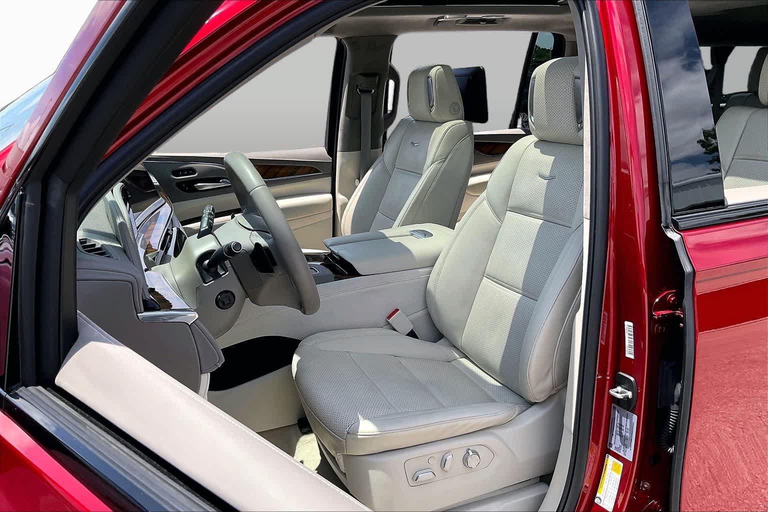 Used 2024 Cadillac Escalade ESV Sport Platinum AWD/4WD image 8