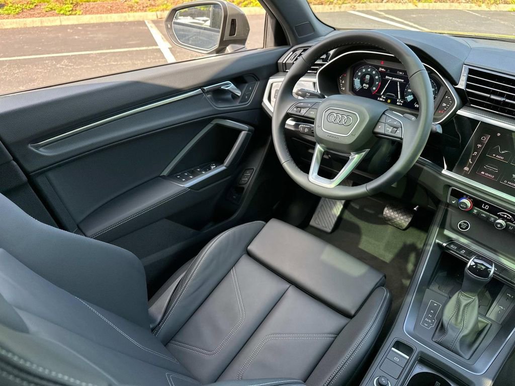 New 2025 Audi Q3 2.0T Premium image 31