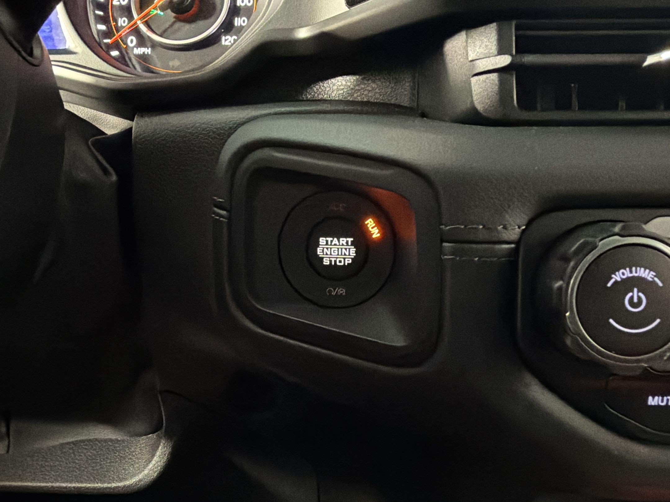 Used 2026 Jeep Wrangler Rubicon AWD/4WD image 14