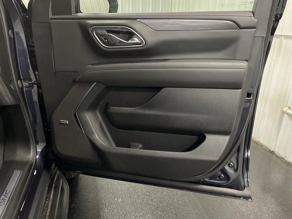 Used 2024 GMC Yukon XL SLT image 34