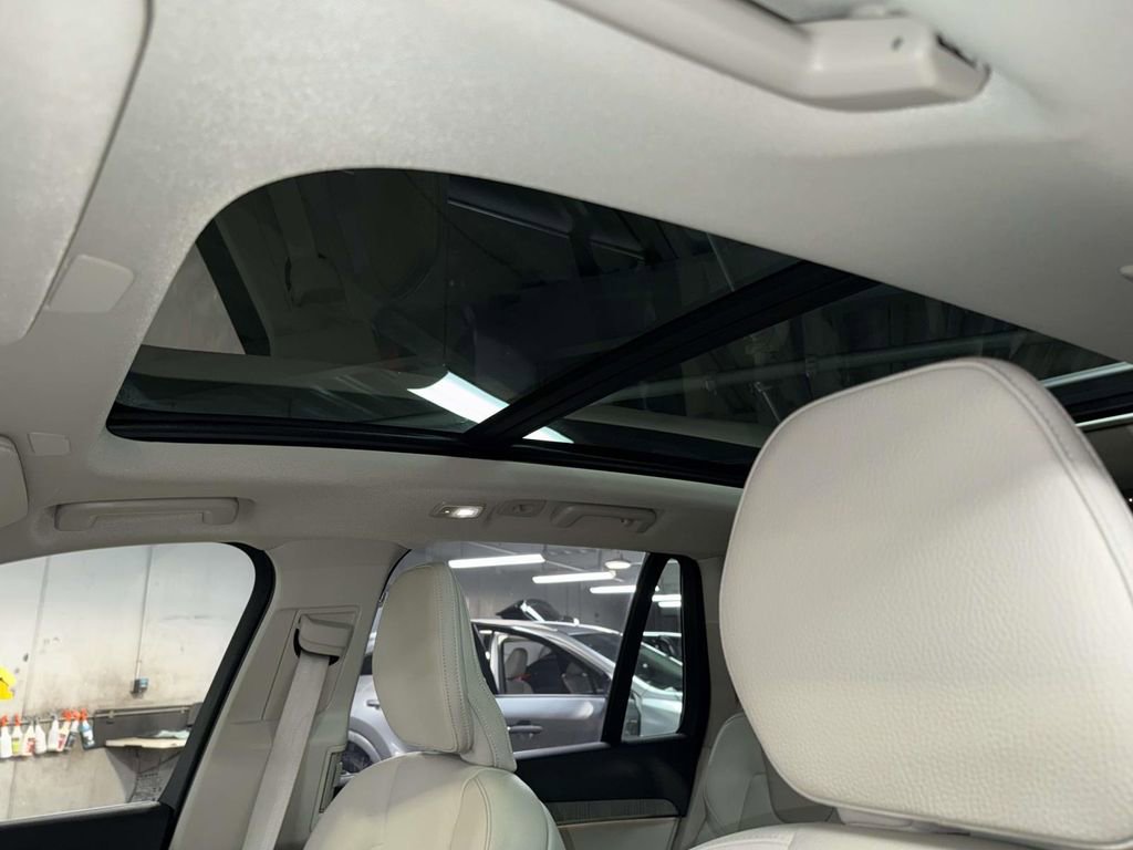Used 2024 Volvo XC90 B6 Plus image 22