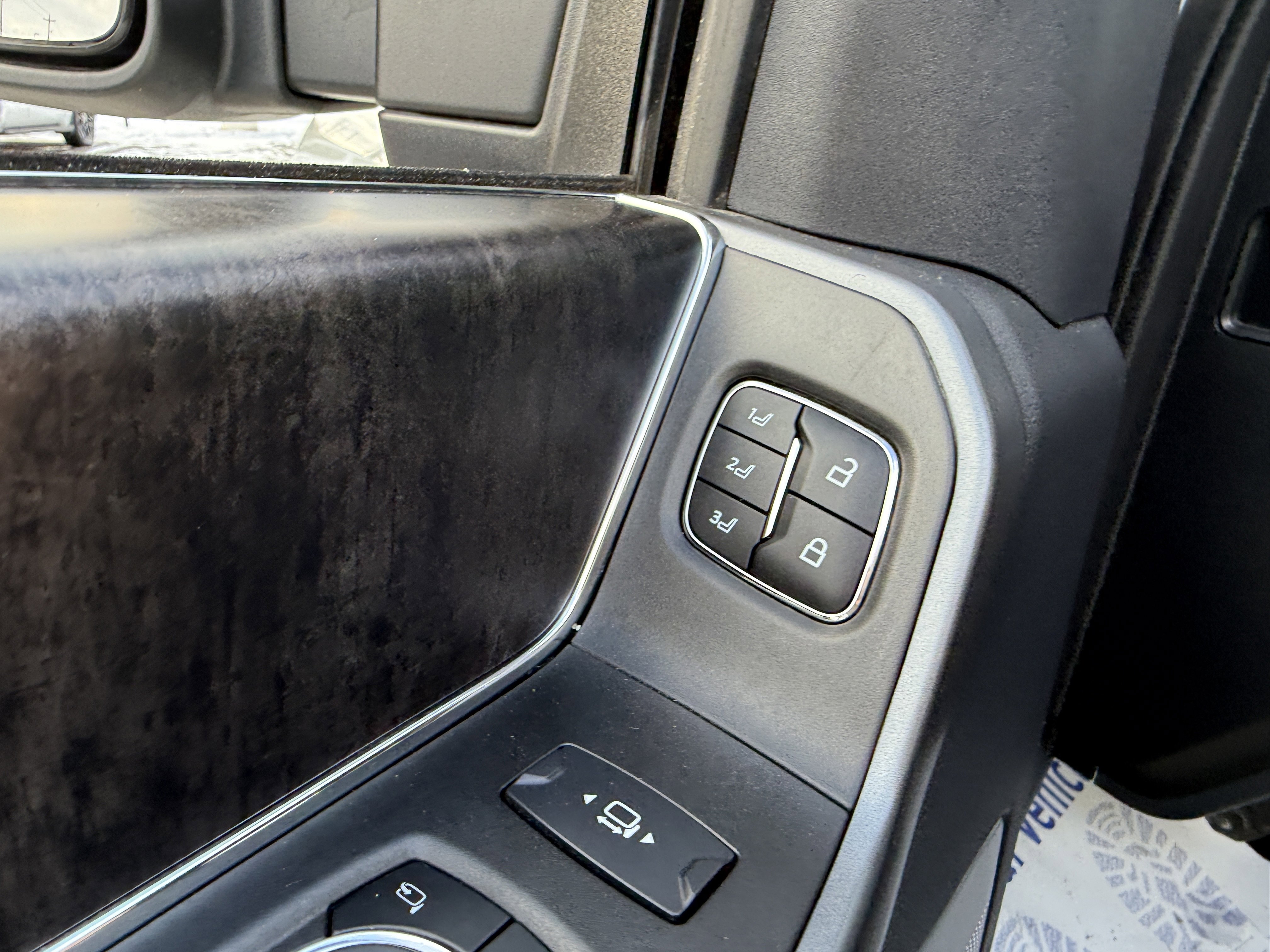 Used 2025 Ford F450 Lariat w/ FX4 Off-Road Package image 13