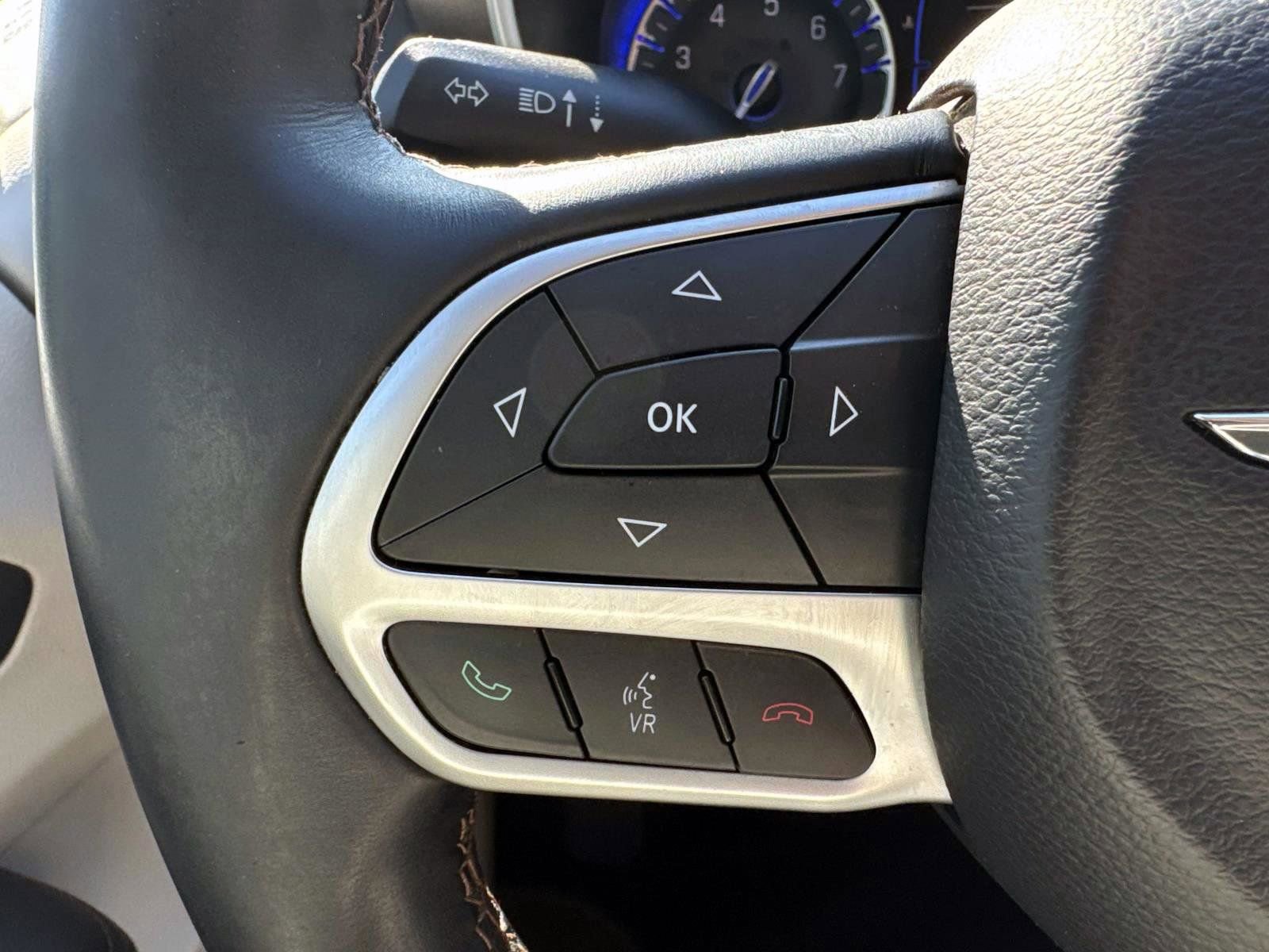 Used 2017 Chrysler Pacifica Touring-L image 24