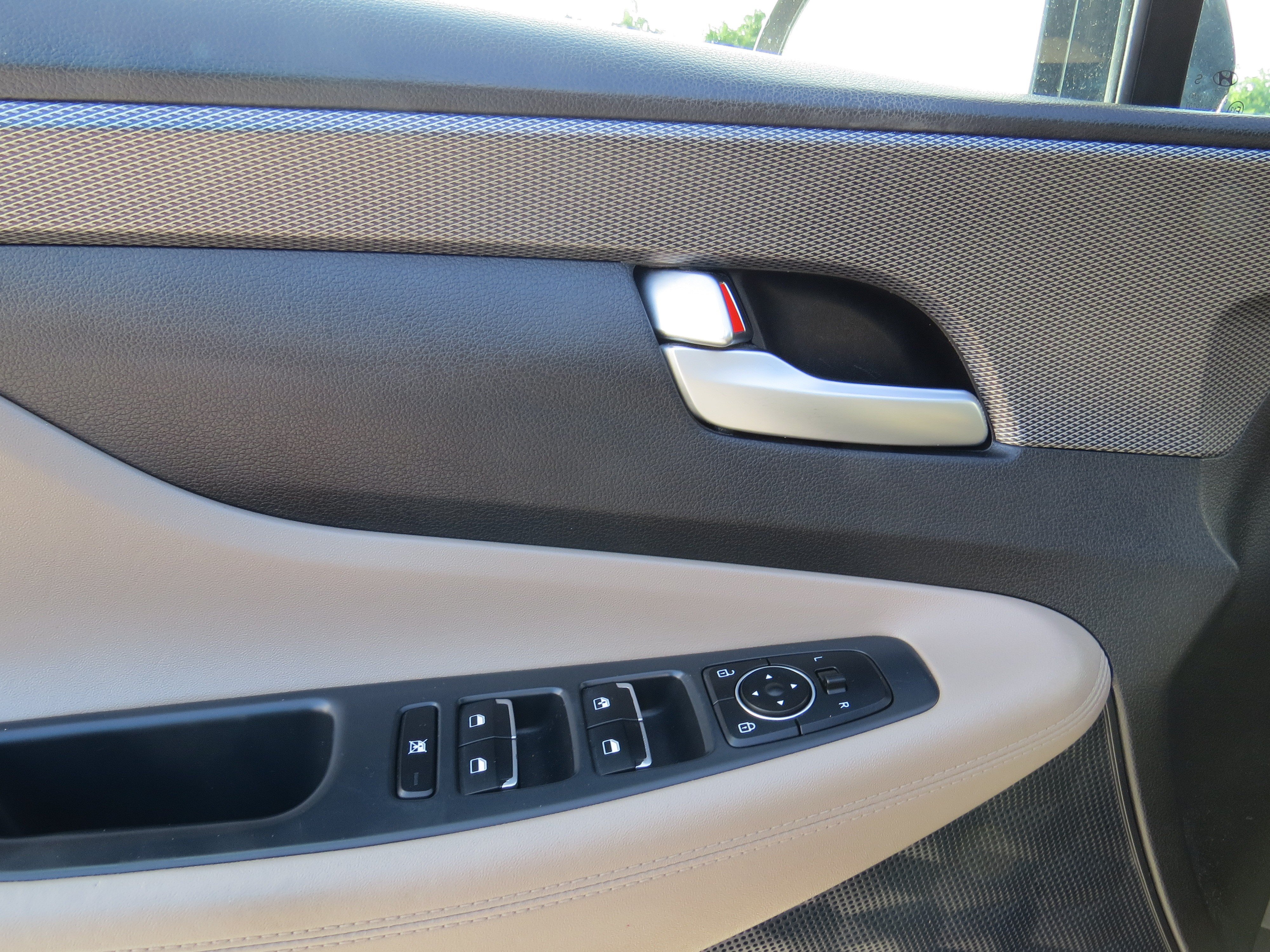 Used 2020 Hyundai Santa Fe SE FWD image 14