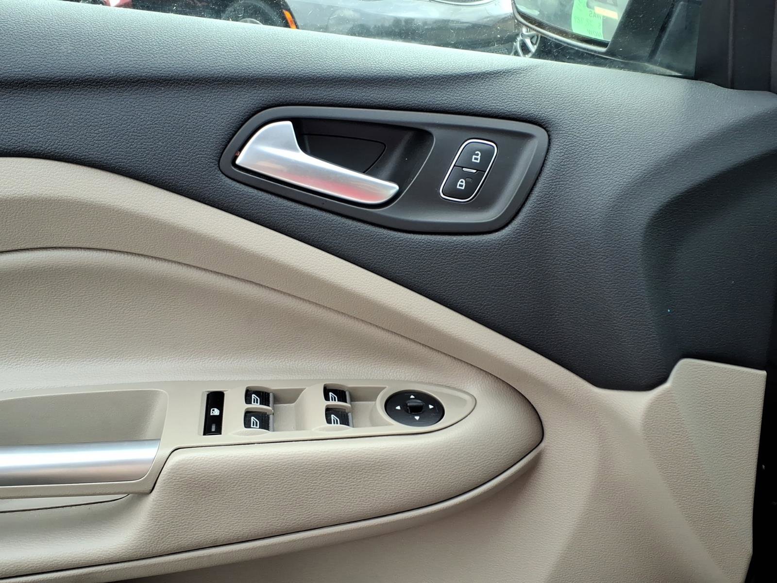 Used 2019 Ford Escape SE image 25