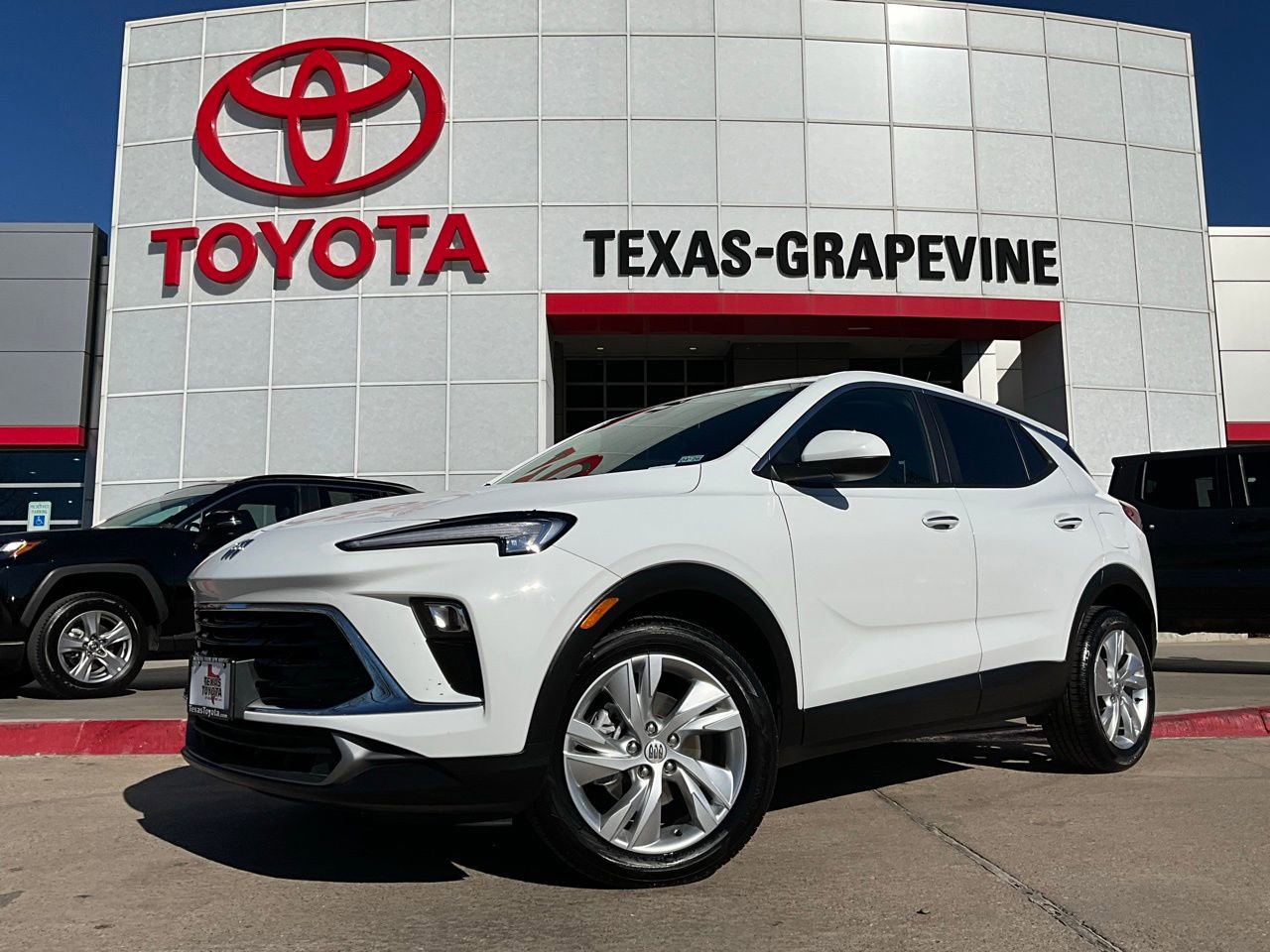 Used 2025 Buick Encore GX Preferred image 2