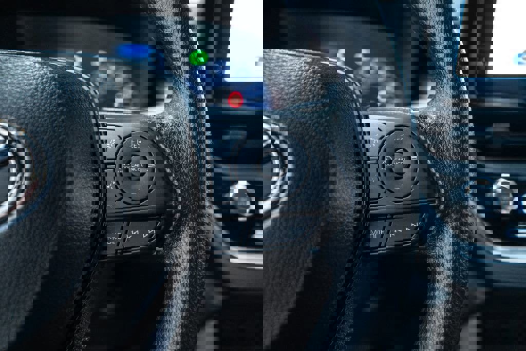 Used 2025 Toyota Corolla Cross AWD Hybrid image 19