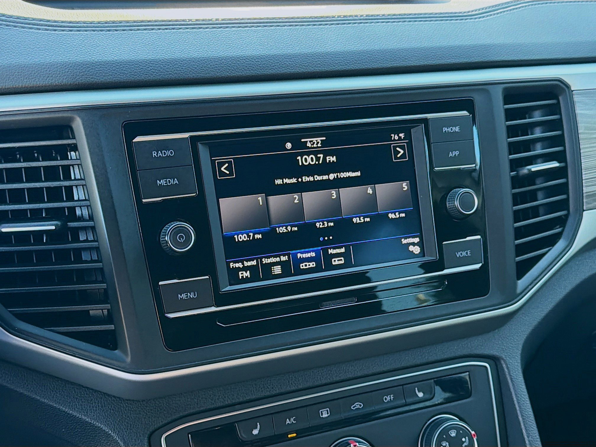 Used 2023 Volkswagen Atlas Cross Sport SE image 12