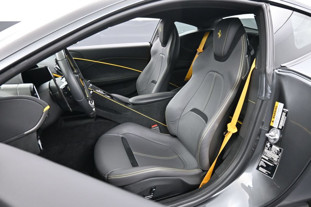 Used 2022 Ferrari Roma RWD image 5