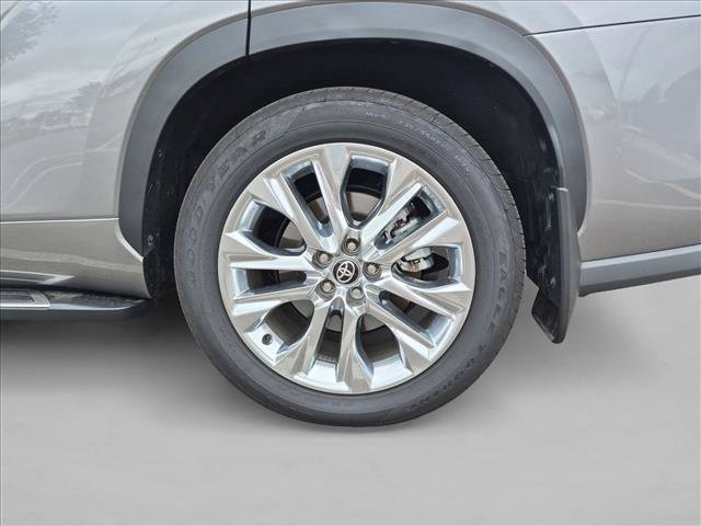 Certified 2026 Toyota Highlander Limited AWD/4WD image 13