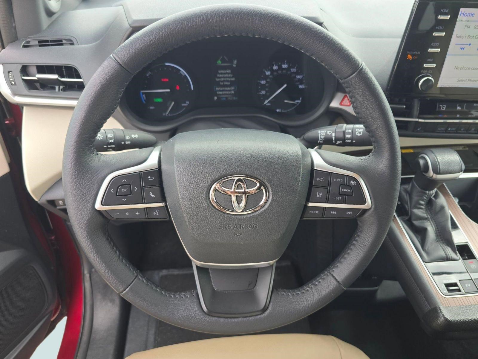 Used 2022 Toyota Sienna XLE w/ XLE Plus Package image 3