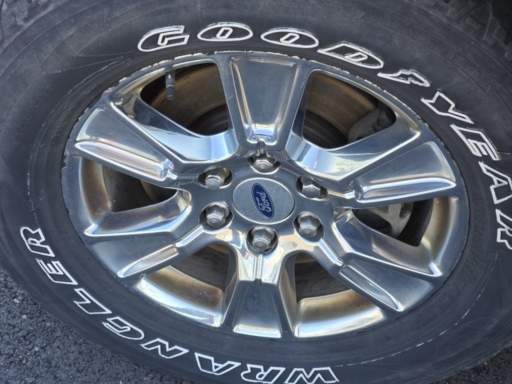 Used 2015 Ford F150 Lariat w/ Equipment Group 502A Luxury image 30