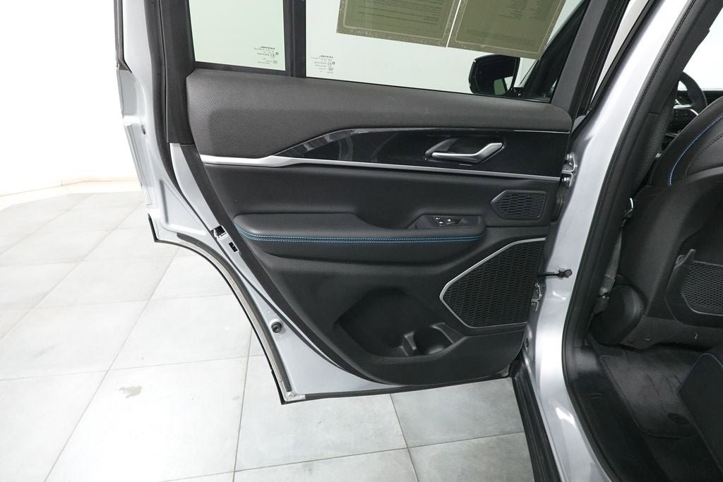 Used 2023 Jeep Grand Cherokee Trailhawk AWD/4WD image 26