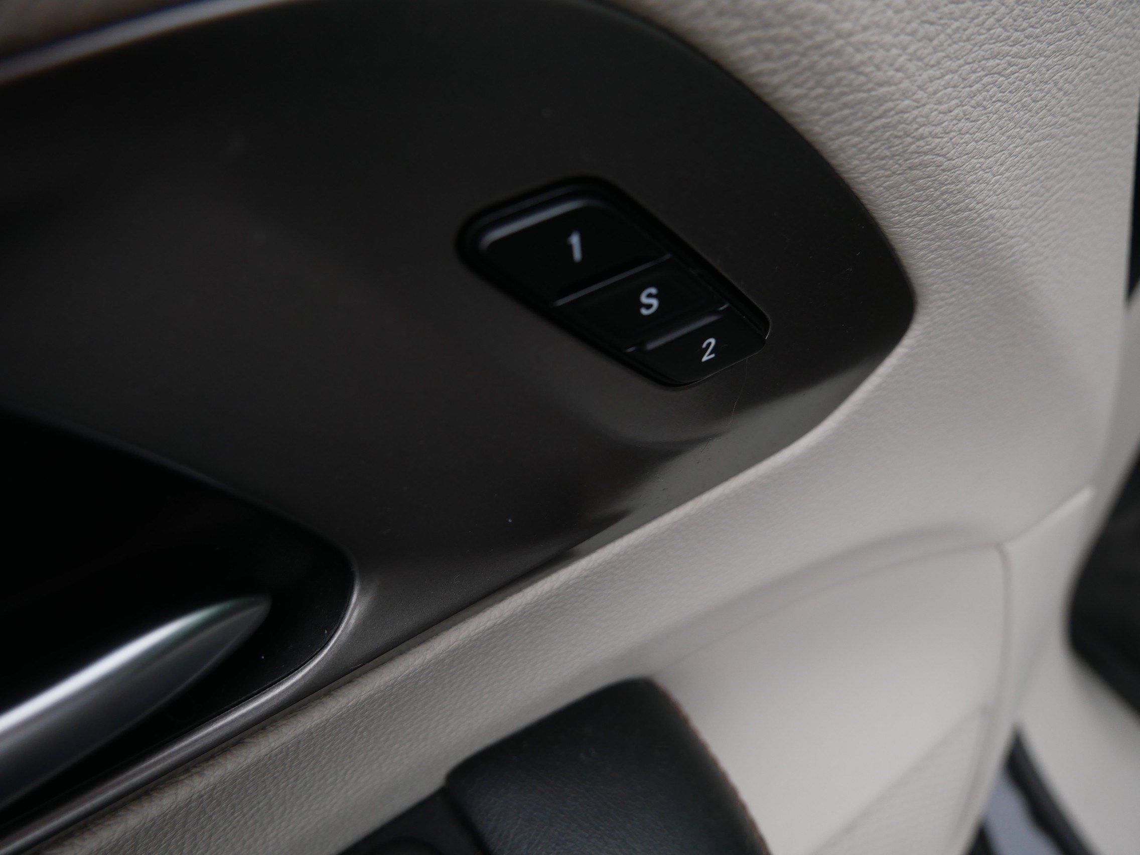 Used 2020 Chrysler Pacifica Touring-L FWD image 22