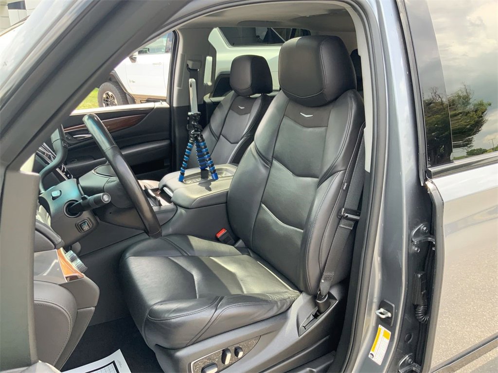 Certified 2020 Cadillac Escalade Luxury w/ Escalade Sport Edition image 20