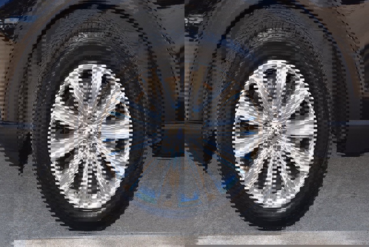 Used 2022 Ford Explorer Limited w/ Limited Technology Package image 41