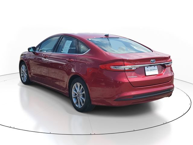 Used 2017 Ford Fusion SE w/ Fusion SE Technology Package FWD image 3