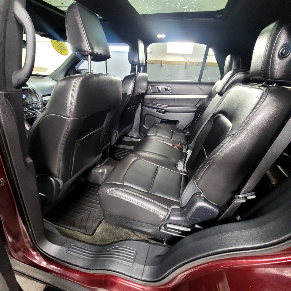 Used 2018 Ford Explorer XLT w/ Equipment Group 202A image 12