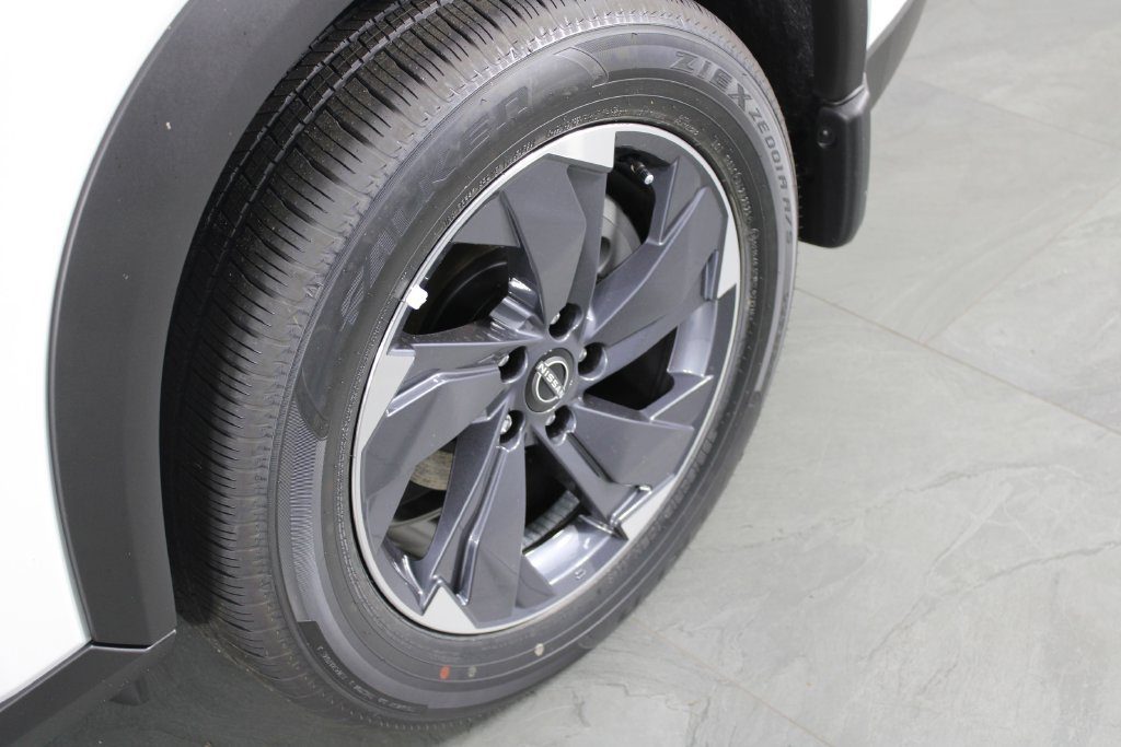 Certified 2026 Nissan Rogue SV FWD image 9