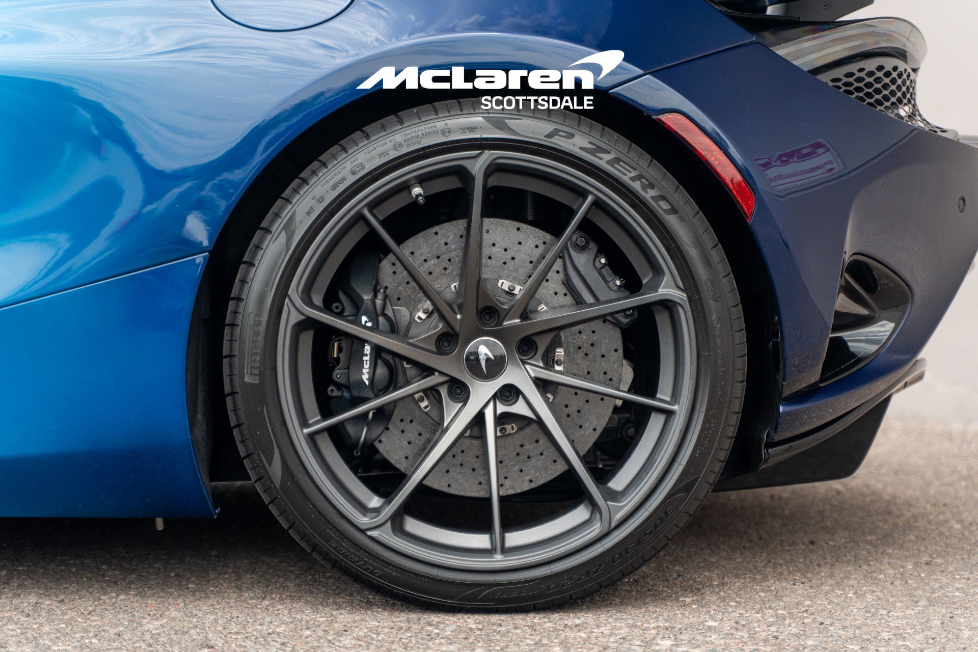Used 2025 McLaren 750S Spider RWD image 28