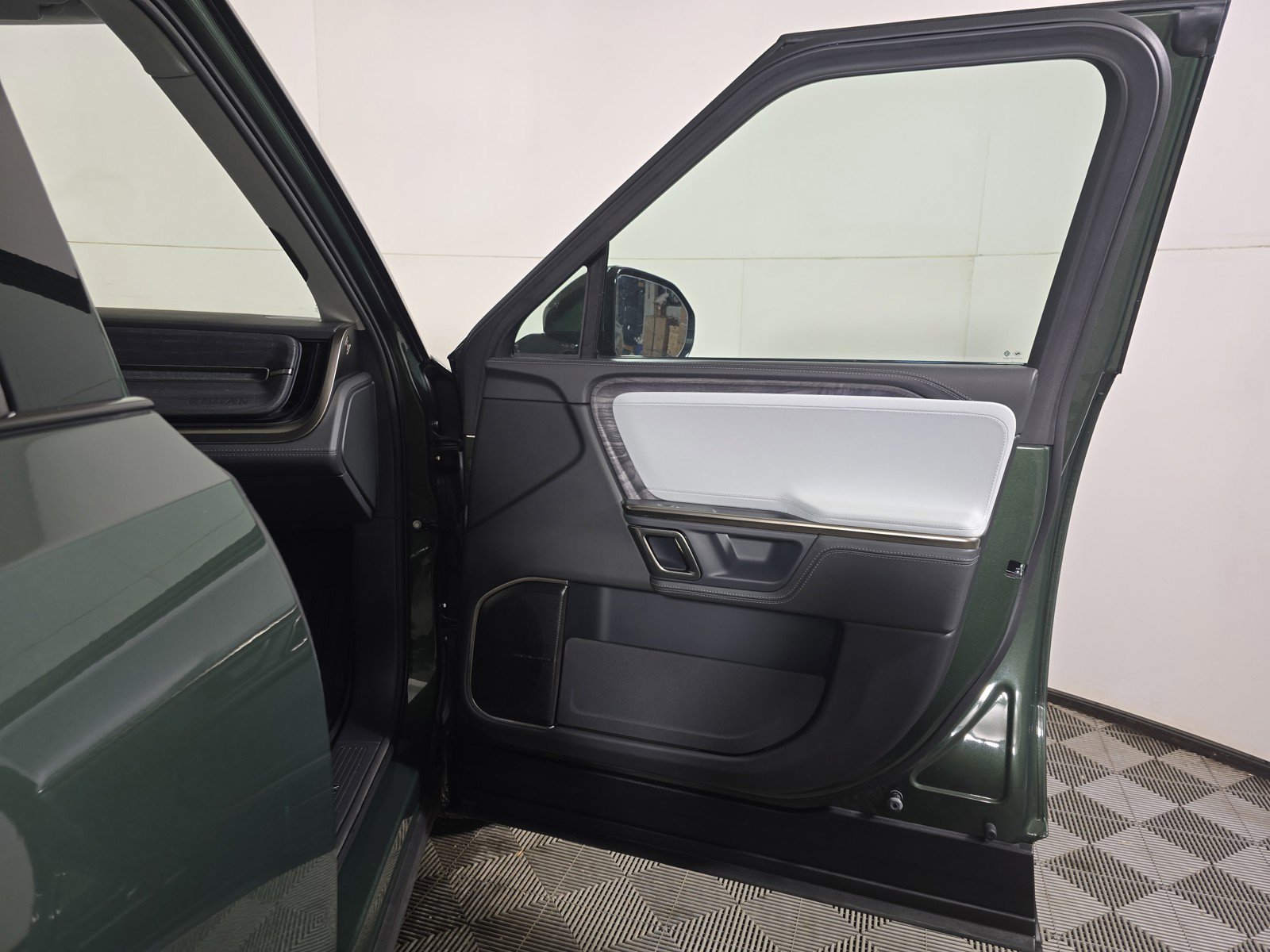 Used 2022 Rivian R1T Launch Edition image 18