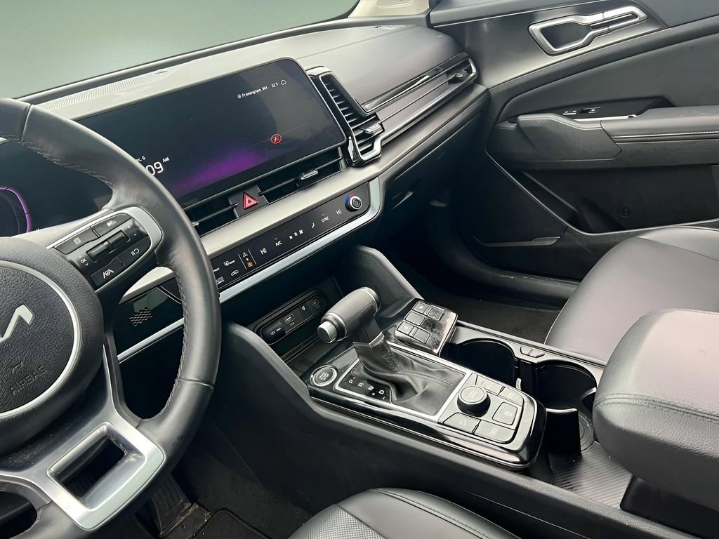 Used 2025 Kia Sportage EX w/ Premium Package image 13