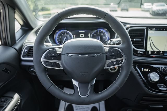 New 2027 Chrysler Pacifica Select FWD image 34