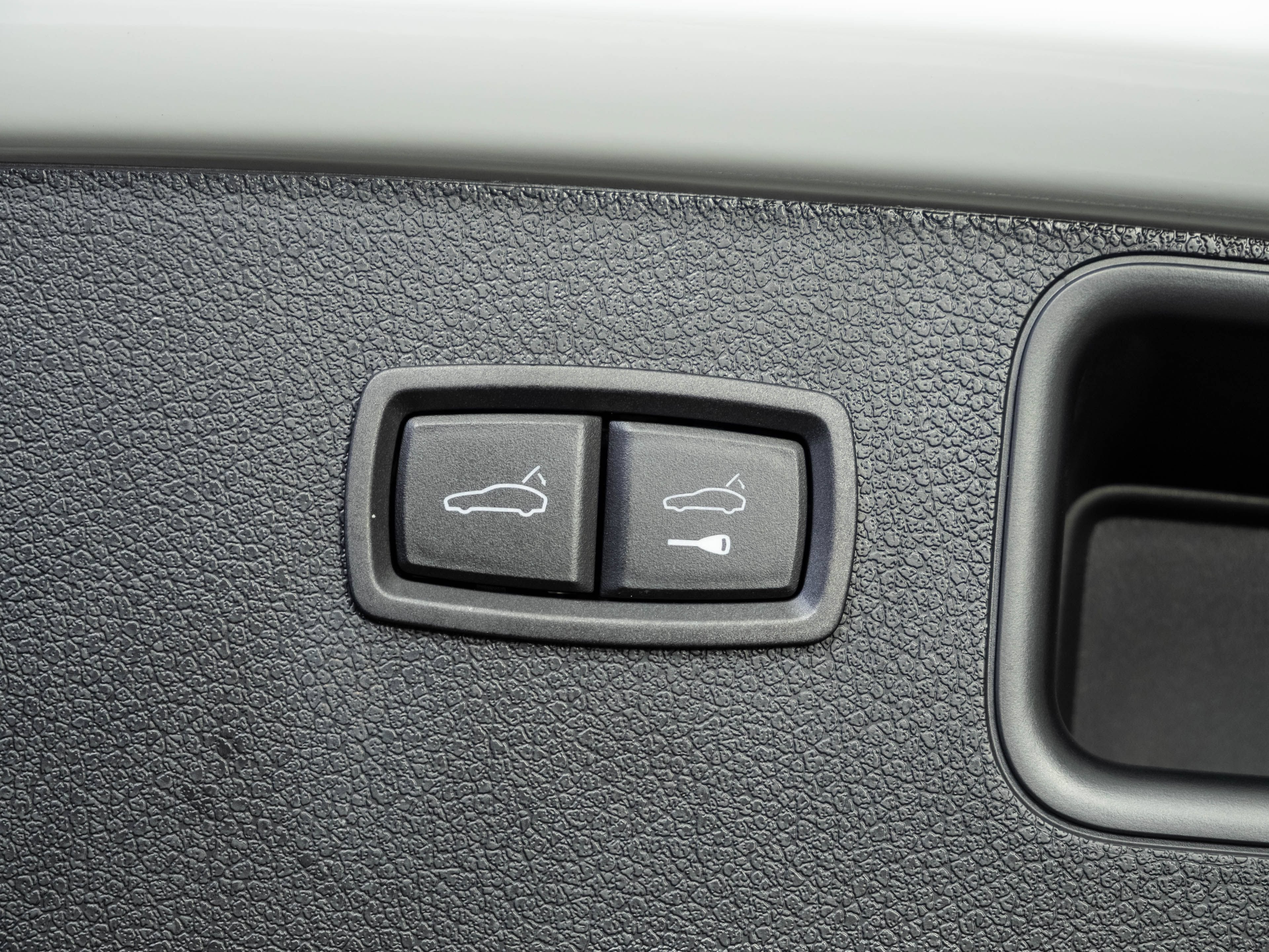 Certified 2026 Porsche Macan AWD/4WD image 32