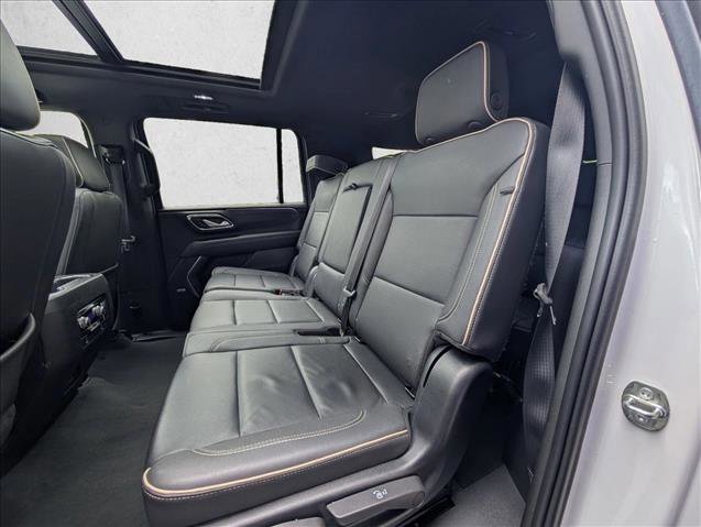 Used 2023 GMC Yukon XL SLT AWD/4WD image 19