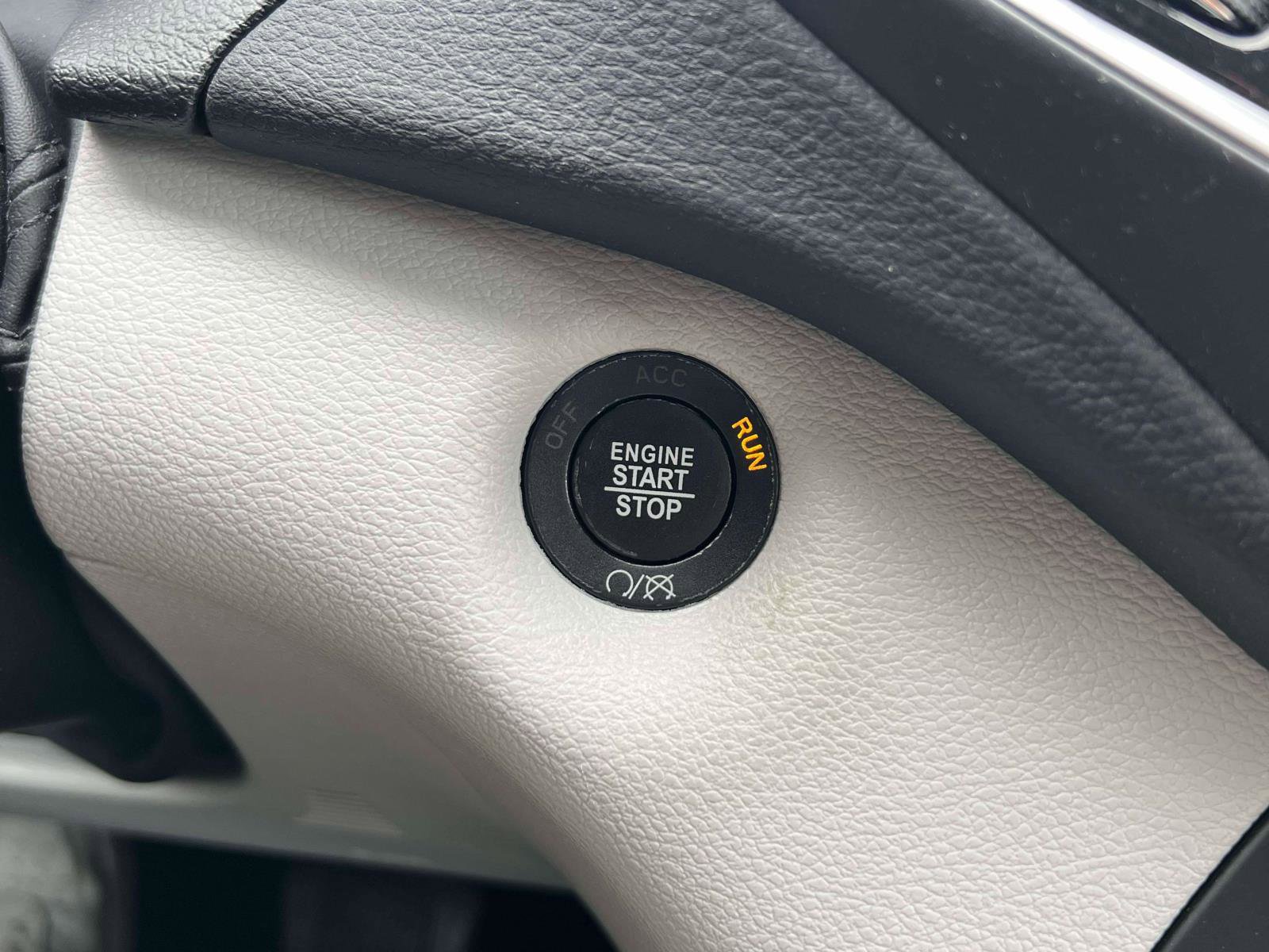 Used 2022 Jeep Cherokee Limited image 9