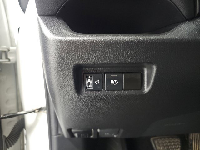 Used 2021 Toyota RAV4 XLE AWD/4WD image 17