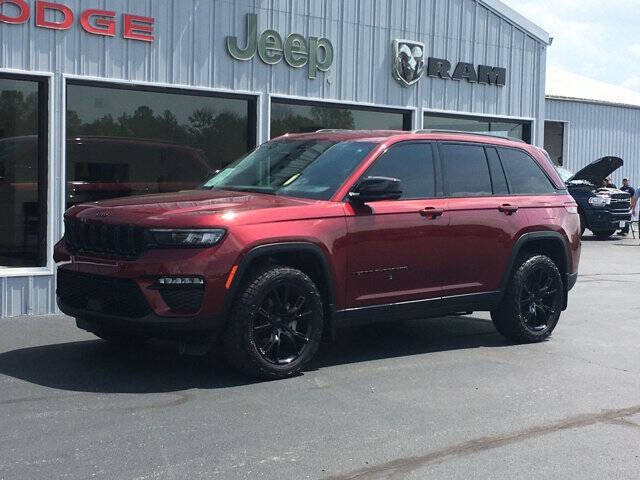 Used 2023 Jeep Grand Cherokee Limited w/ Black Appearance Package AWD/4WD image 7