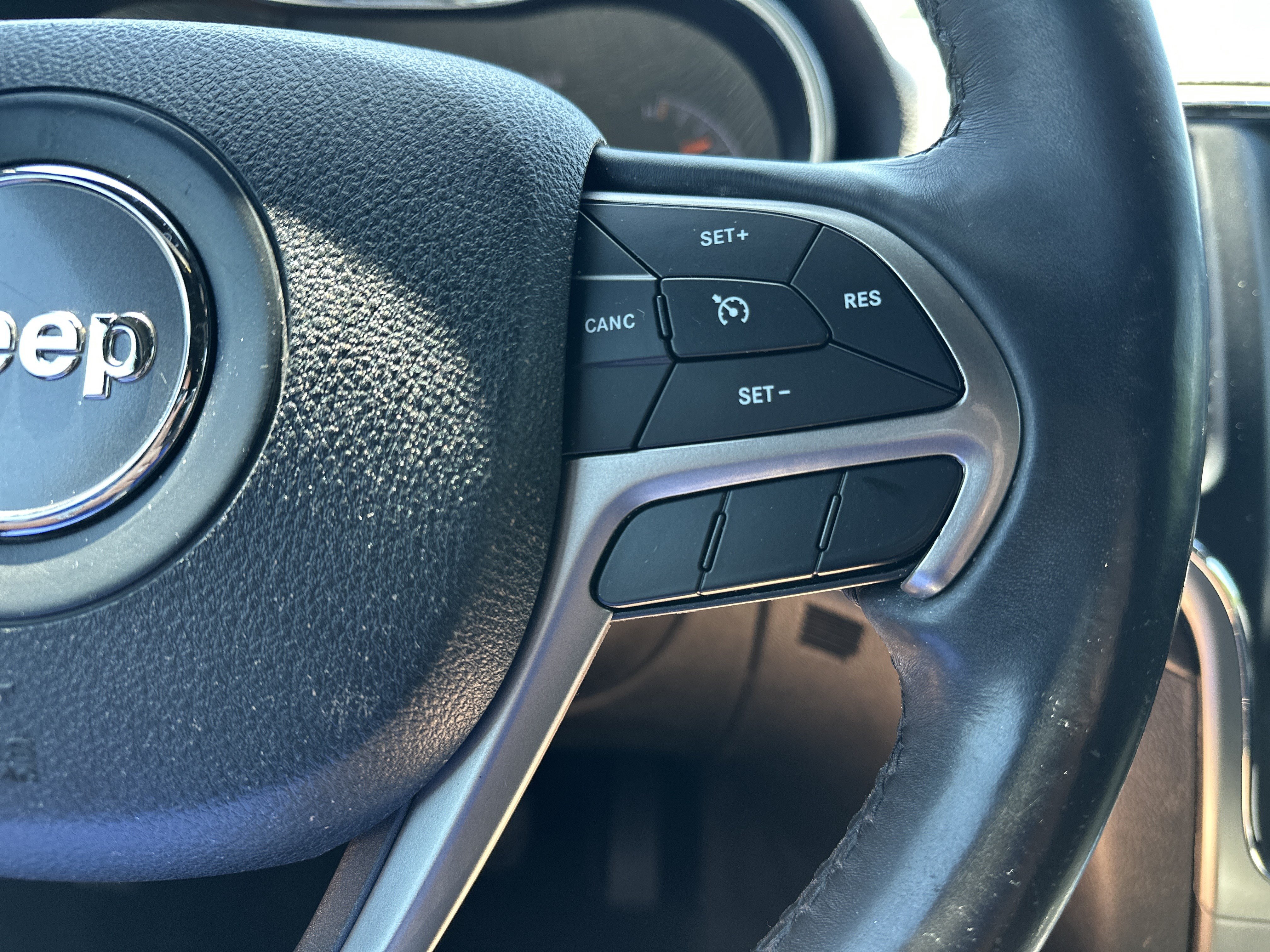 Used 2018 Jeep Grand Cherokee Altitude RWD image 20