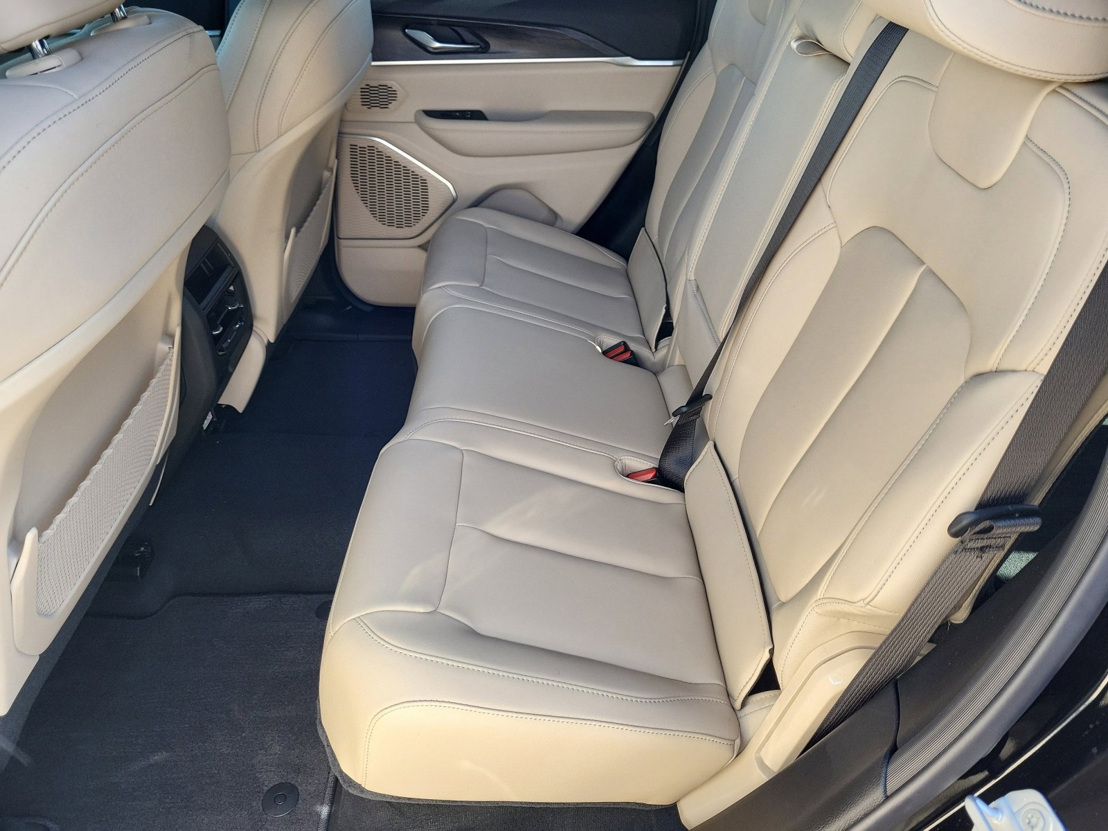 New 2025 Jeep Grand Cherokee Limited w/ Black Appearance Package image 25