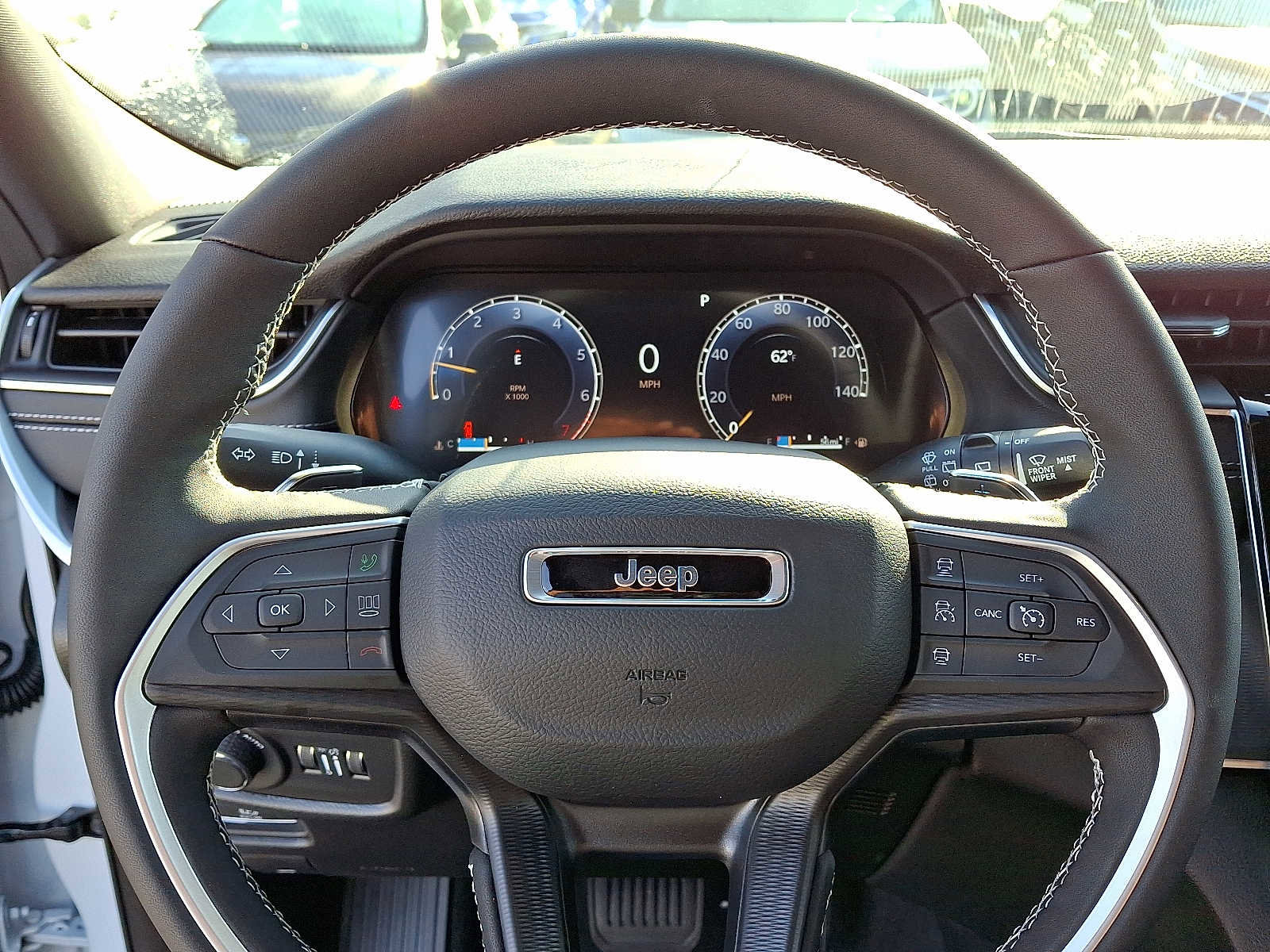 New 2025 Jeep Grand Cherokee L Laredo image 13