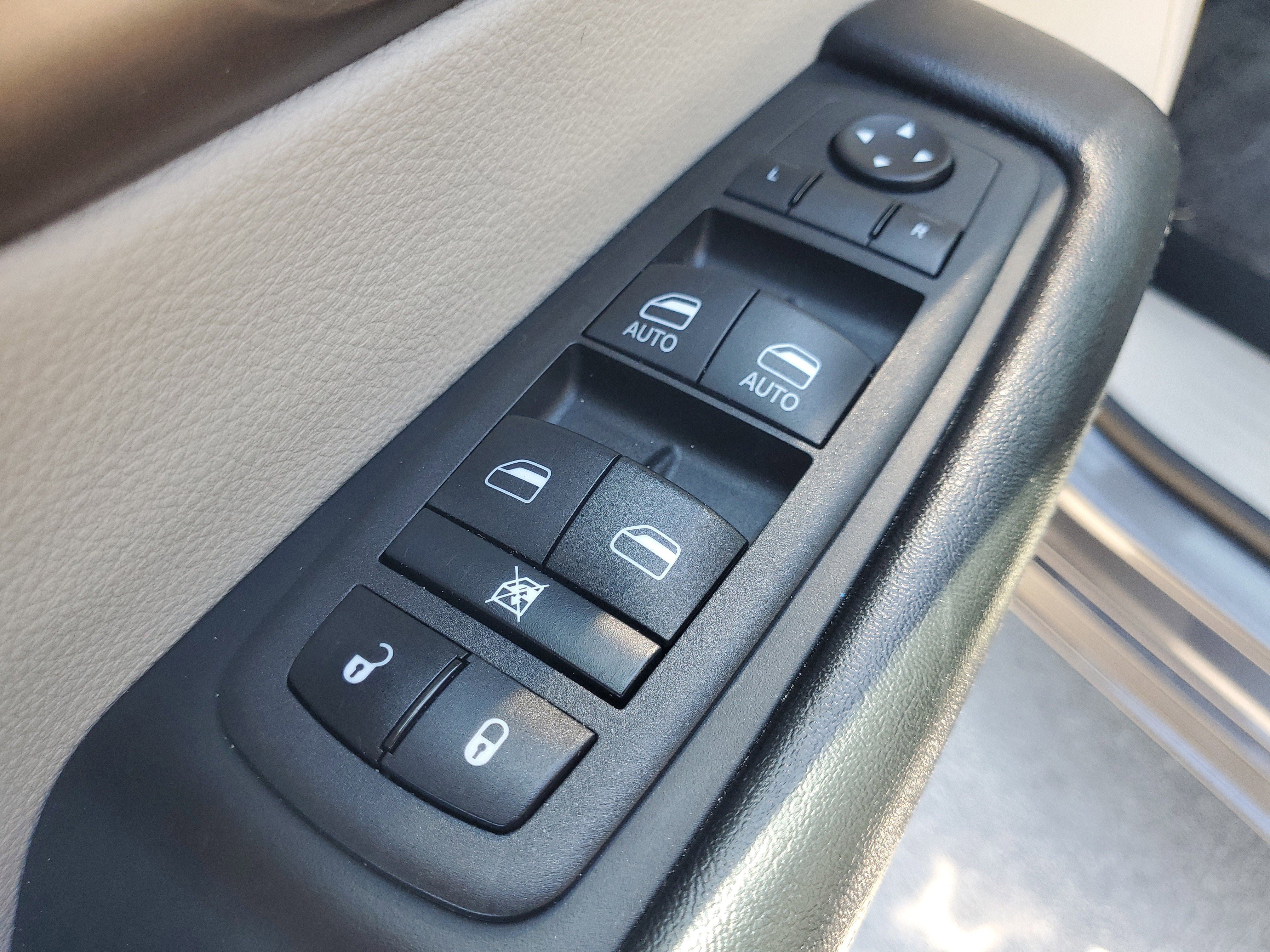 Used 2022 Chrysler Voyager LX FWD image 20