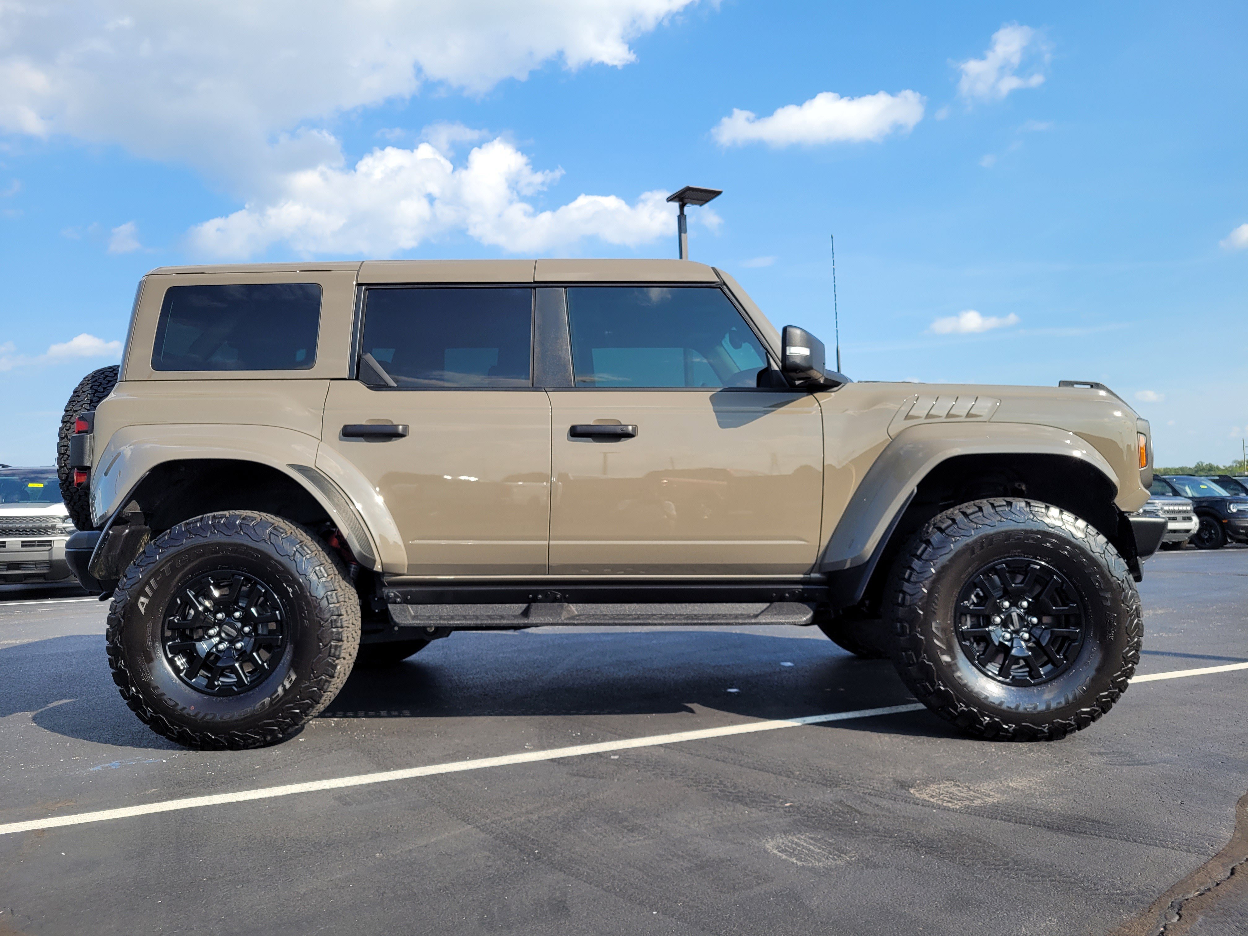 Used 2025 Ford Bronco Raptor AWD/4WD image 2