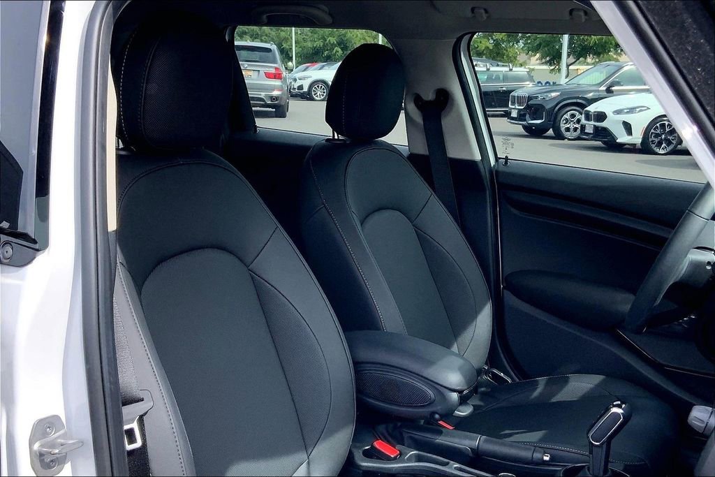 Certified 2024 MINI Cooper 4-Door Hardtop image 8