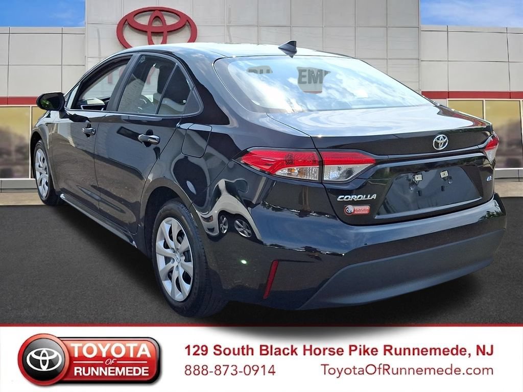 Certified 2025 Toyota Corolla LE FWD image 4