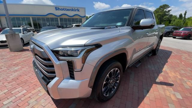 Used 2024 Toyota Tundra Limited AWD/4WD image 5