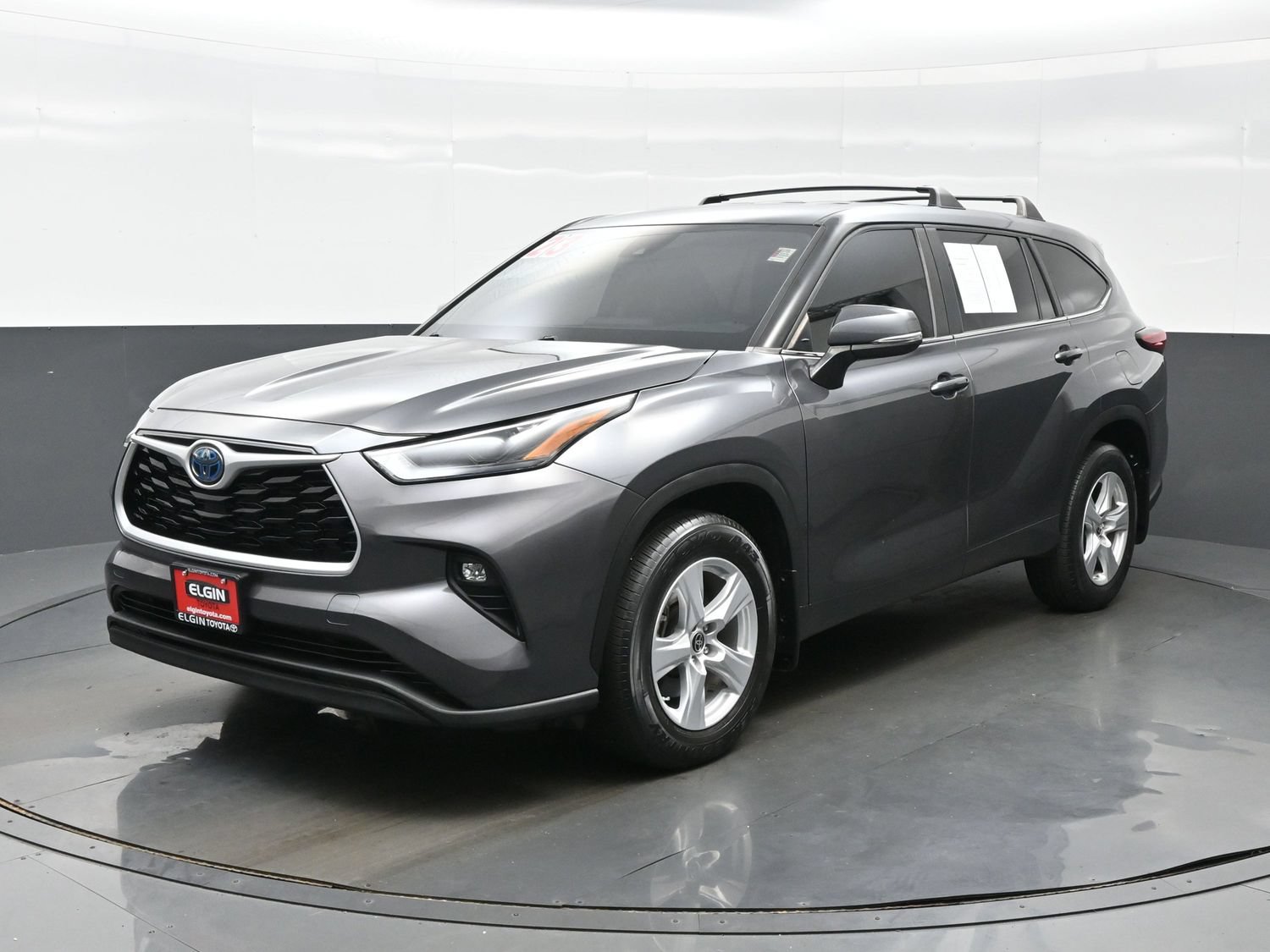 Used 2023 Toyota Highlander LE AWD/4WD image 2